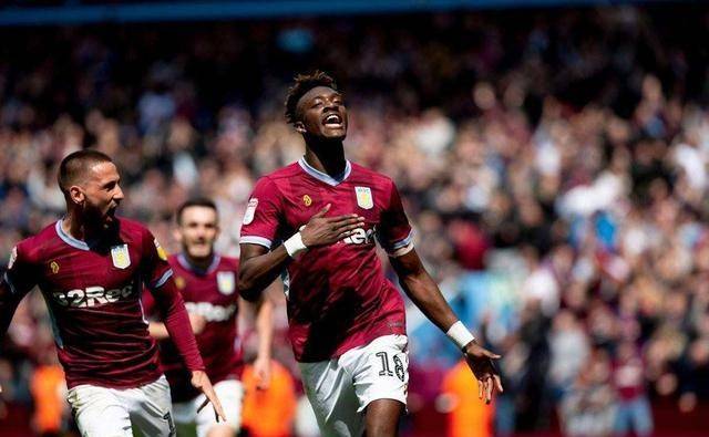  阿斯顿维拉绝杀好戏上演，雄狮军团读秒阶段完成救赎