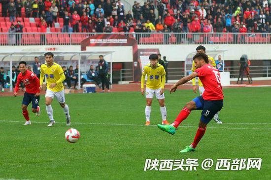  沃尔夫斯堡防守反击奏效力克科隆收获宝贵三分